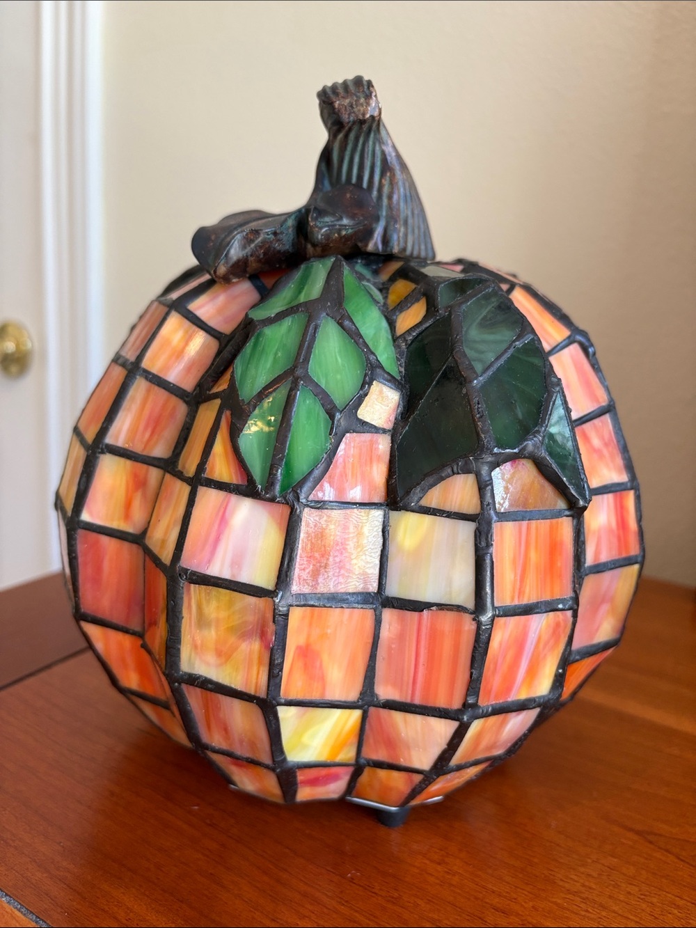 9” LIT Tiffany Style Stained Glass Pumpkin Accent Lamp Fall Autumn Farmhouse - Picture 6 of 16